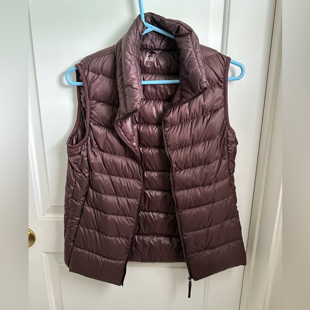 UNIQLO light weight purple vest